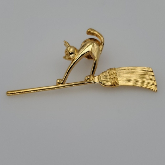 Vintage Gold Cat on a Broomstick Tie Tack Pin - Picture 2 of 5